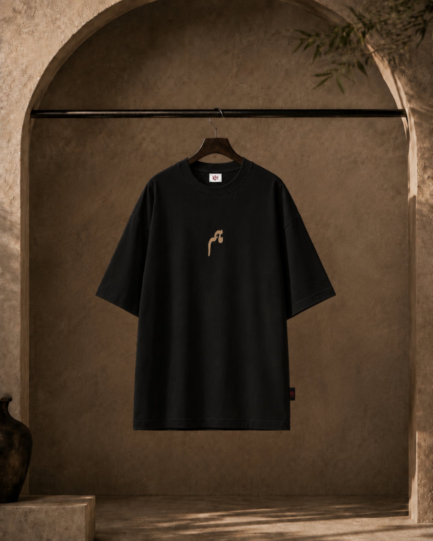 HUM Black T-shirt front